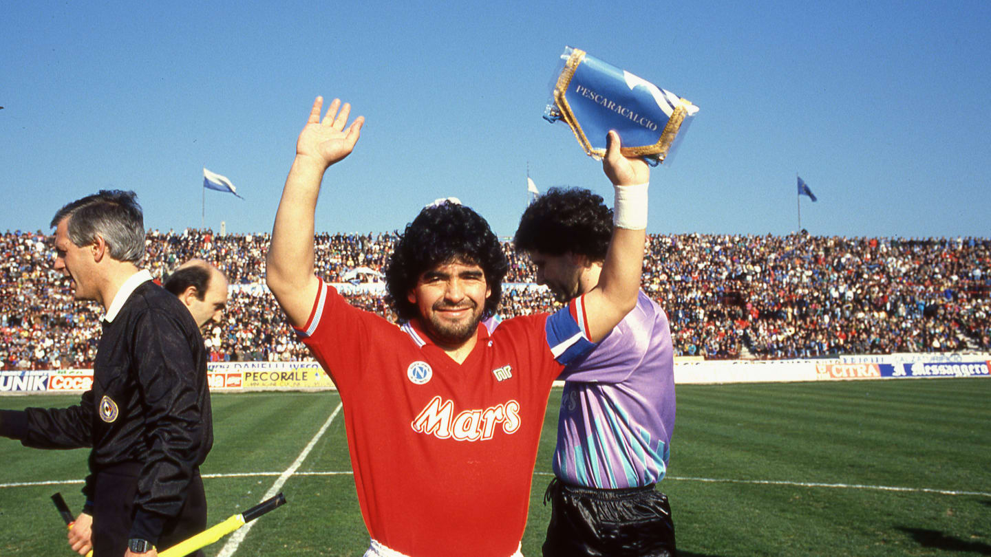 Maradona au Napoli de Chuky Lozano.