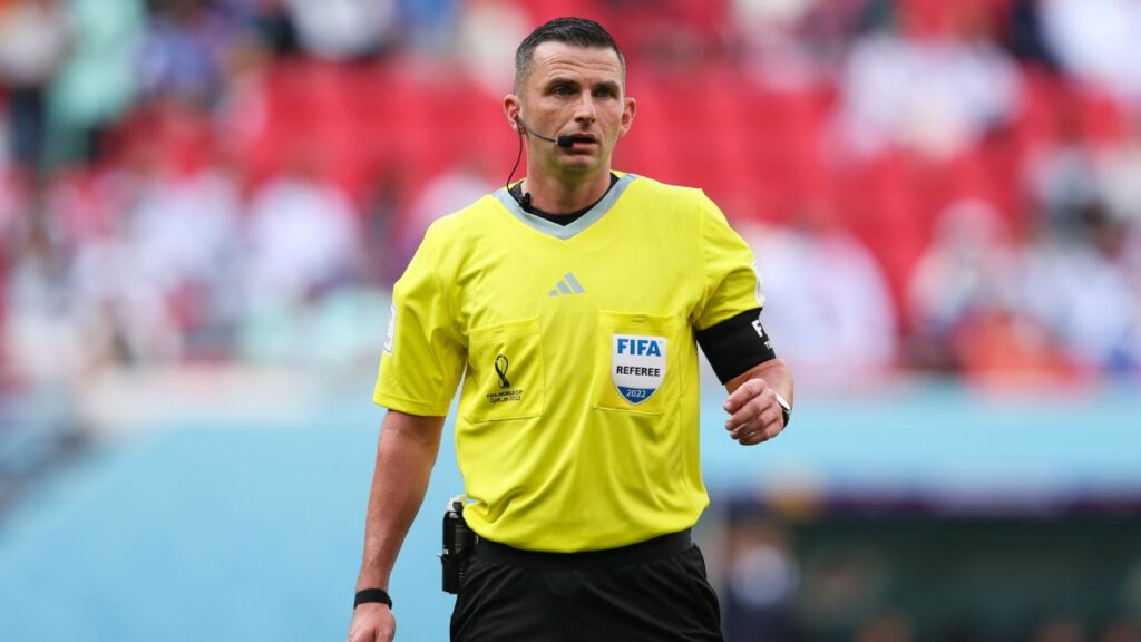 Michael Oliver sera l'arbitre principal de City vs Arsenal lors de la 33e journée de Premier League.