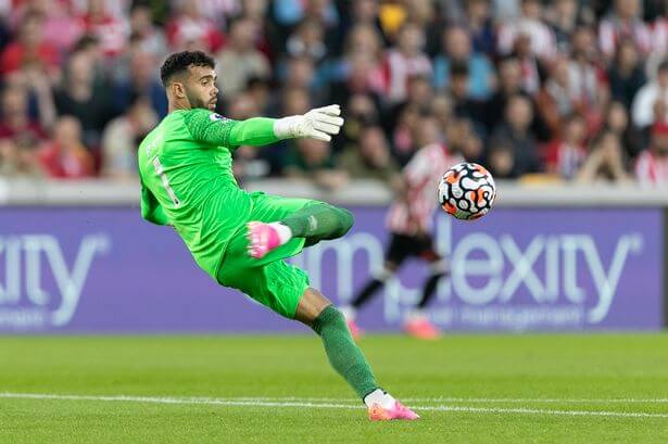 David Raya sauve un ballon. Il est actuellement en question pour prendre la place de David De Gea.