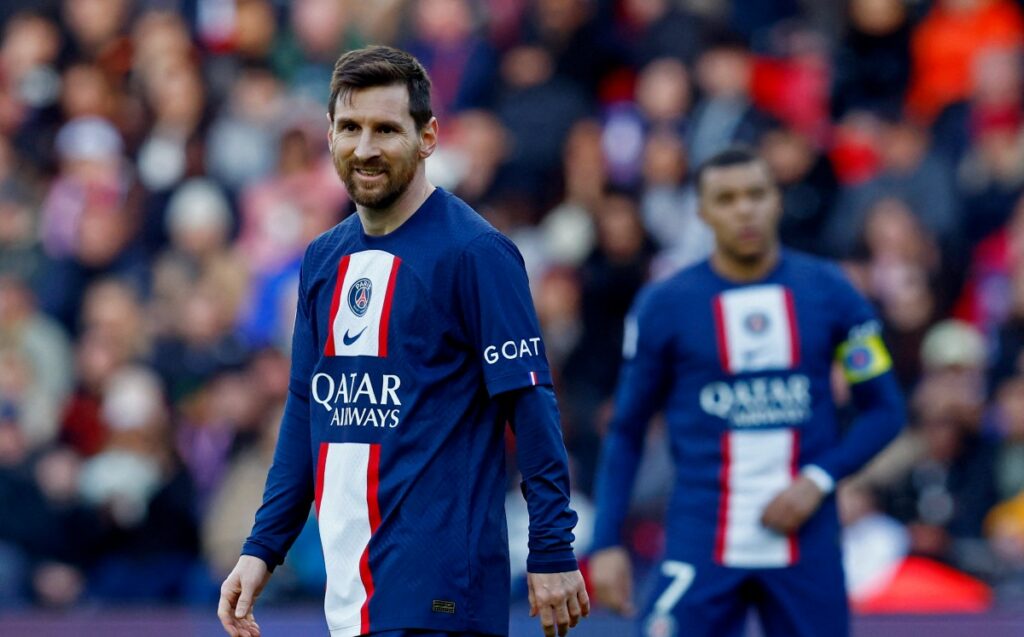 Le Paris Saint-Germain ne joue que le championnat de France après avoir été éliminé en huitièmes de finale de la Ligue des champions et de la Coupe de France.