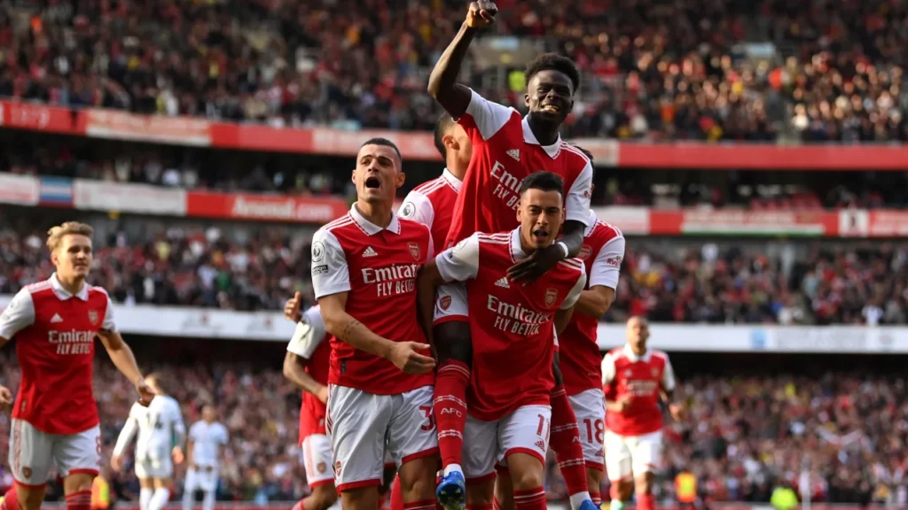 Arsenal compte 74 points pour 23 victoires, 5 nuls et 3 défaites en Premier League.