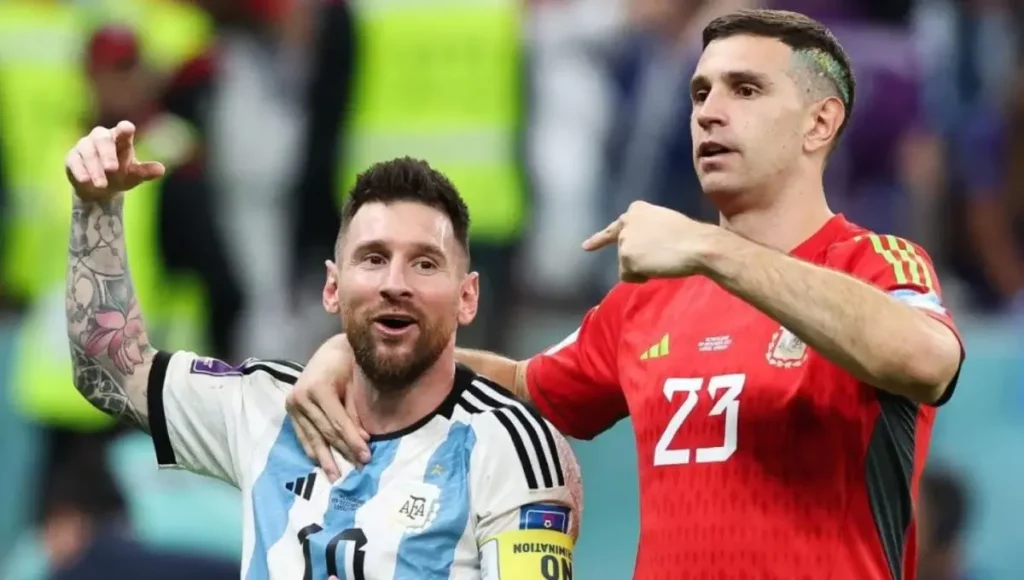 Messi et Dibu Martinez