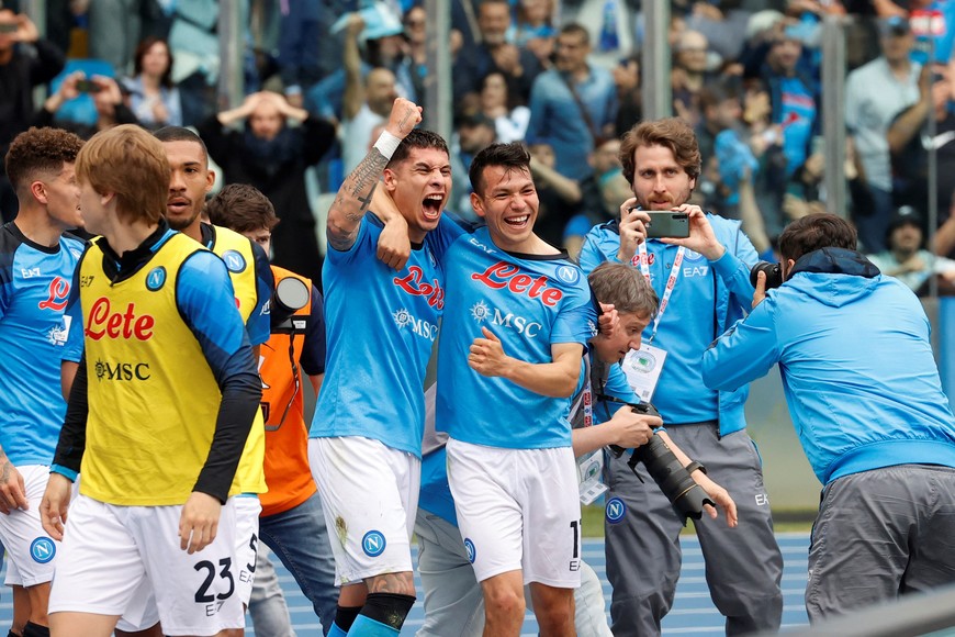 Le SSC Napoli compte 11 trophées à son actif, dont 6 Coppa Italia, 2 Supercoppa Italiana, 1 Serie B et 2 Serie A.