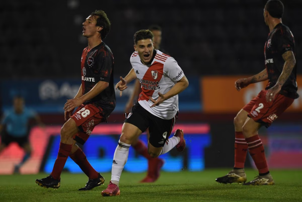 Newell's vs. River