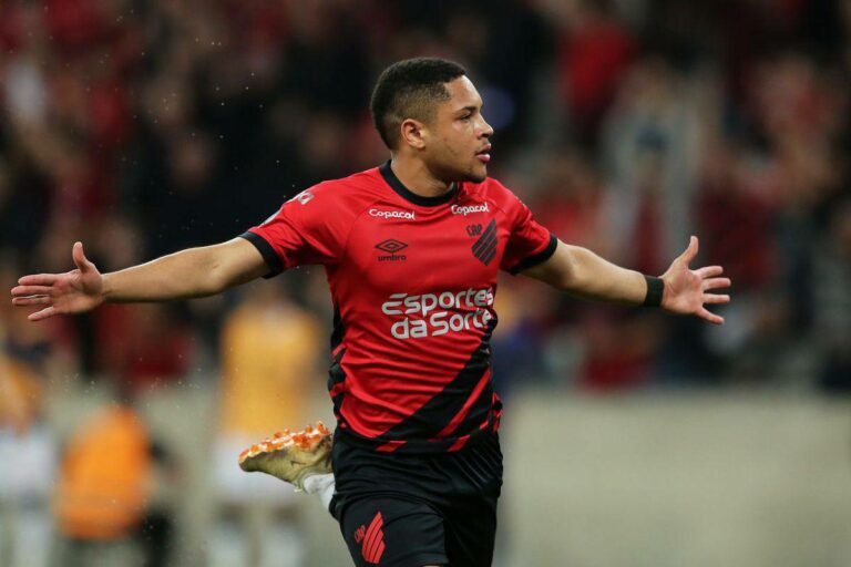 Vitor Roque crack